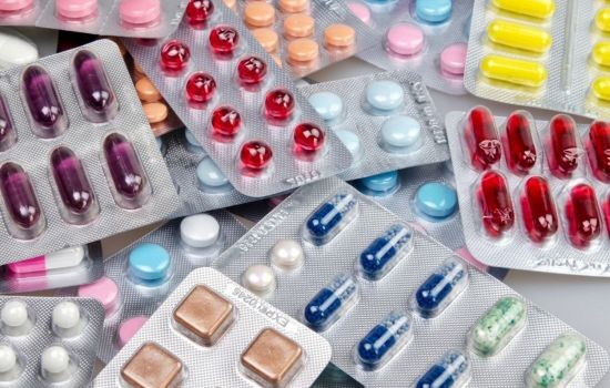 Imposto zero para medicamentos amplia acesso, mas expõe dependência externa do Brasil