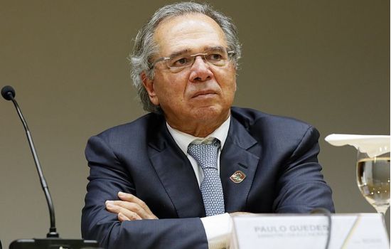 Guedes defende uso das farmácias para vacinar todo mundo