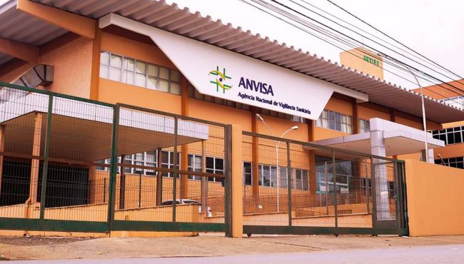 Anvisa estuda usar laboratórios veterinários para produzir vacina contra Covid-19