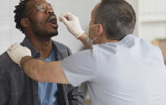 Teste de saliva identifica risco genético e pode antecipar diagnóstico de câncer de próstata