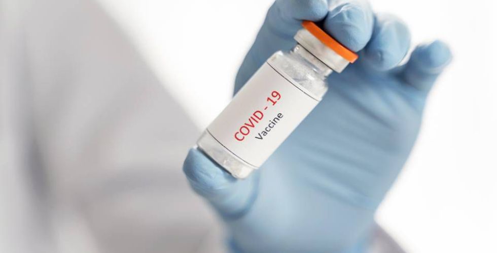 AstraZeneca é processada por atraso em entregas de vacinas contra Covid-19