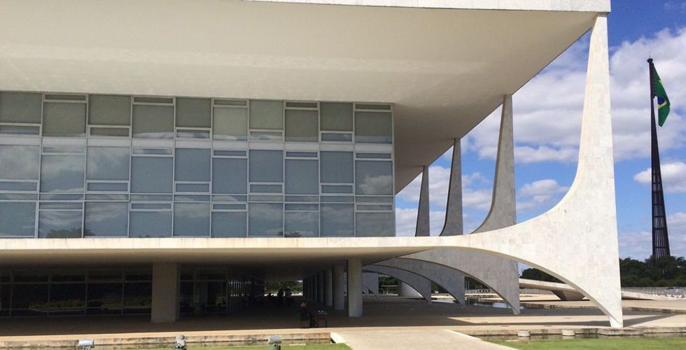 Governo cria grupo para estimular setor farmacêutico no Brasil
