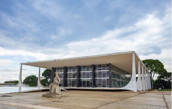 STF pode defender caminho do meio em relação à vacinação contra Covid-19