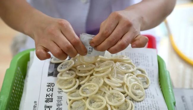 China tributa preservativos contraceptivos para estimular taxa de natalidade