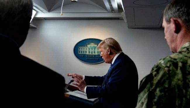 Trump estoca 29 milhões de comprimidos de cloroquina