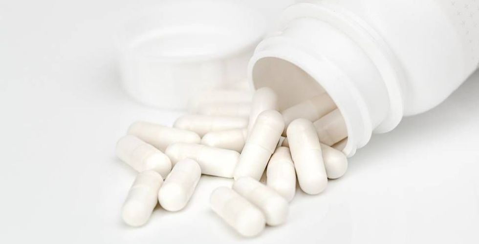 Covid-19: primeiro medicamento do mundo para venda em farmácias é aprovado