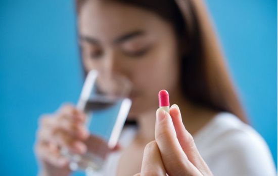 Indústria farmacêutica quer produzir pílula abortiva para garantir estoque