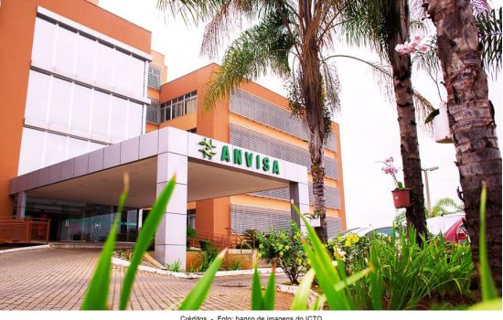 Vacinas não são intercambiáveis, diz Anvisa