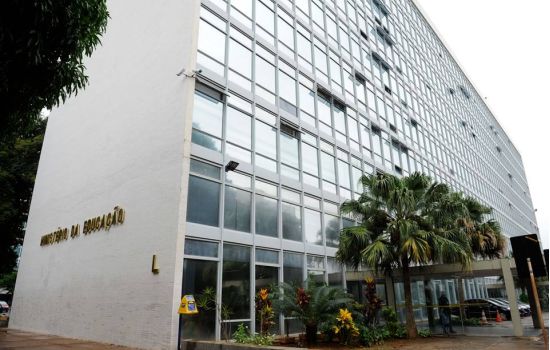 MEC autoriza curso de Farmácia por plataformas digitais até final do ano