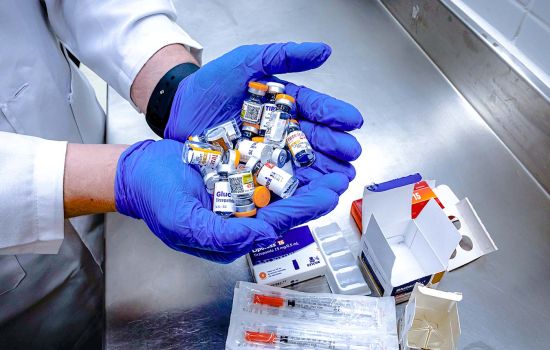 Médico que revende caneta do Paraguai no consultório, e abandona a via legal da tirzepatida manipulada, responde ao CFM