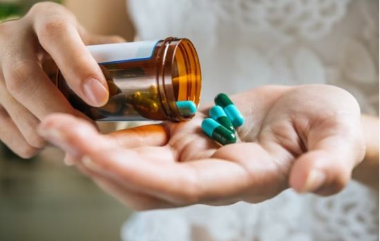 Uso de antibiótico até 72 horas depois do sexo pode prevenir sífilis e gonorreia, afirmam pesquisadores