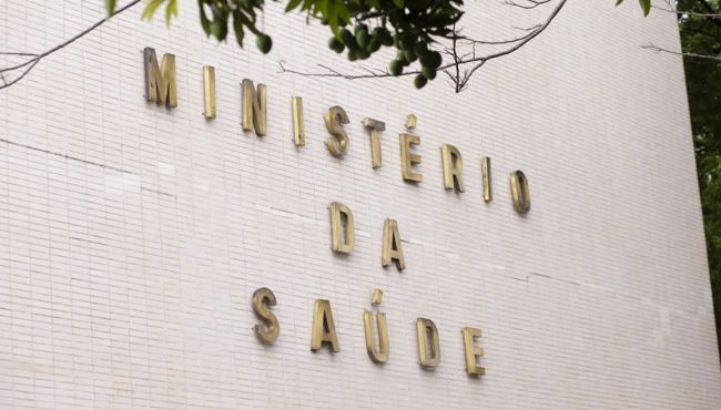 Ministério da Saúde ameaça exigir de indústrias produção direcionada ao kit intubação