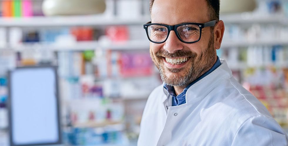 Comissão da Câmara aprova salário de R$ 6.500 para farmacêuticos e mantém adicional para RT