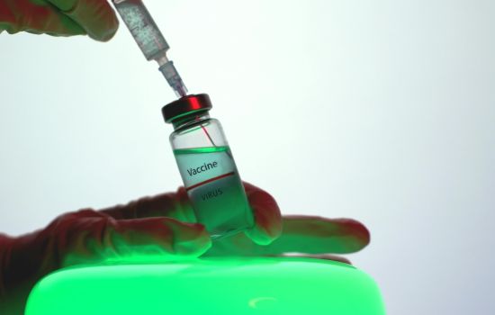 Covid-19: AstraZeneca deve entregar vacina este ano e revela preço do antígeno