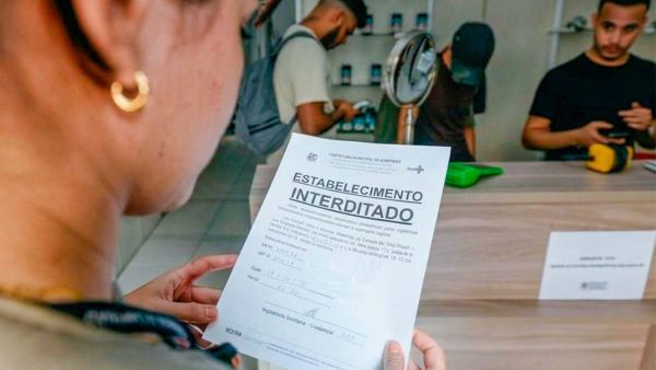 Farmácia magistral é o elo regulado que o Brasil insiste em confundir com o contrabando