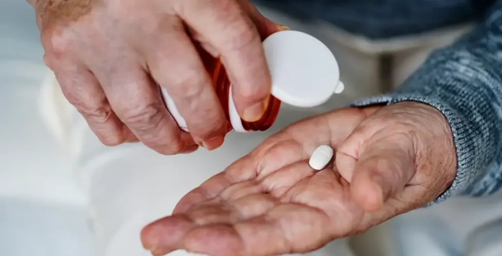 Estudo indica que medicamento para demência pode aumentar risco de AVC
