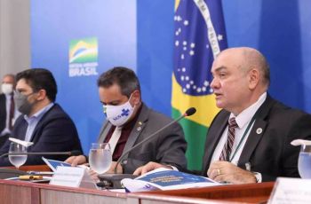 Covid-19: farmacêutico do Ministério da Saúde anuncia vacina até dezembro de 2020