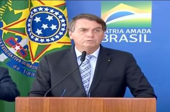 Retenção de receita para cloroquina e ivermectina vai cair, diz Bolsonaro. Anvisa nega