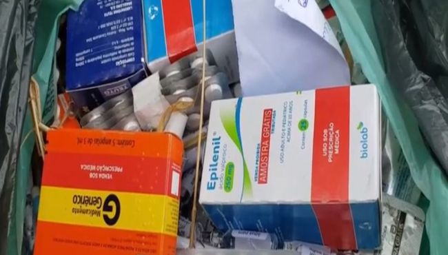 Vigilância sanitária recolhe dezenas de medicamentos descartados irregularmente