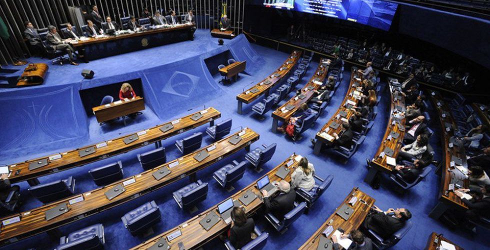 Senado aprova projeto que autoriza quebra de patente de vacinas e medicamentos