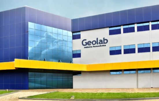 Geolab investe R$ 100 milhões em P&D e gera oportunidades para farmacêuticos