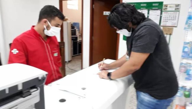 Drogarias são notificadas por preço abusivo em medicamentos usados contra Covid-19