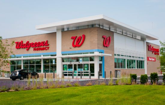Gigante farmacêutica Walgreens enfrenta grande crise e anuncia o fechamento de 1.200 lojas até 2027
