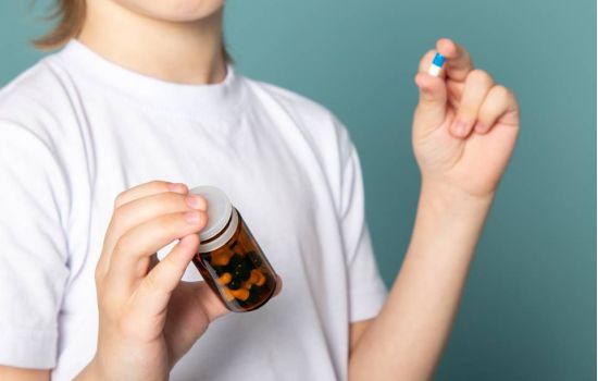 Farmácia vende antidepressivo no lugar de antialérgico e criança se intoxica