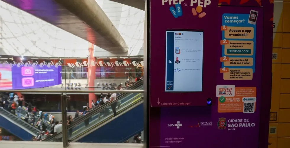 Máquinas de dispensação automática de PrEP e PEP no metrô: Prefeitura de São Paulo e CRF-SP travam embate sobre segurança e legalidade