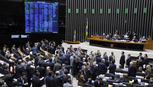 Como a política afeta o mercado farmacêutico