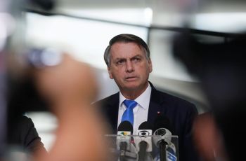 Bolsonaro troca farmacêutica por tenente-coronel na diretoria da Anvisa