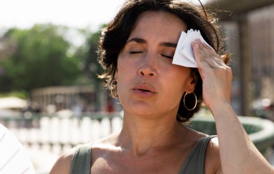 Anvisa aprova medicamento não hormonal para ondas de calor intensas da menopausa