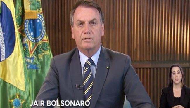 Bolsonaro extingue cargo de farmacêutico no Ministério da Saúde