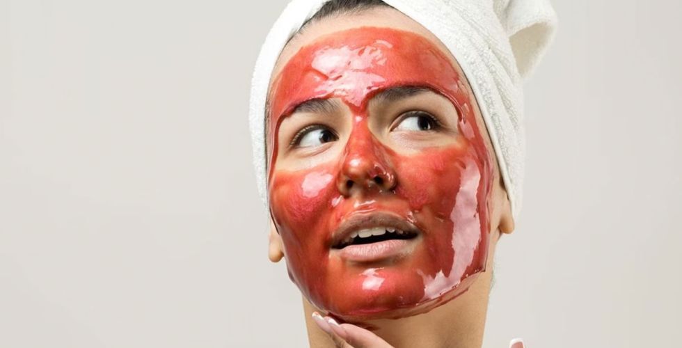 “Menstrual masking”: viral das redes sociais preocupa farmacêuticos estetas pelos riscos e falta de fundamento científico