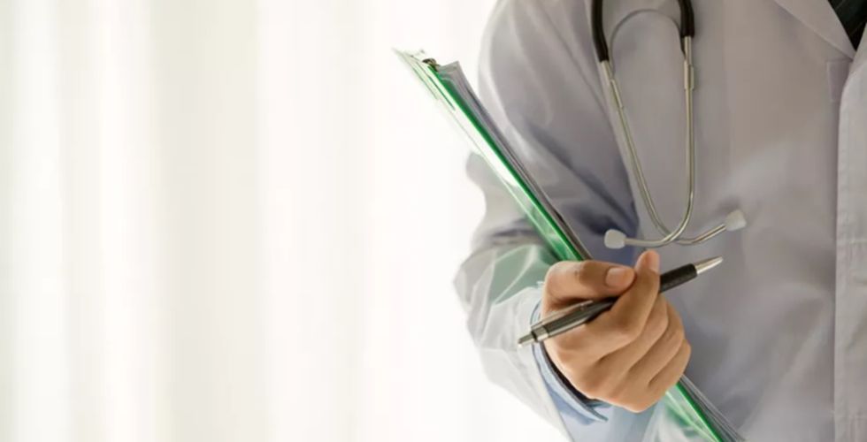 A comissão da indústria farmacêutica para médicos na mira do Governo Federal