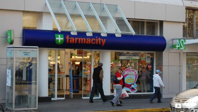 Los Hermanos farmacêuticos na Argentina não podem prescrever como os brasileiros