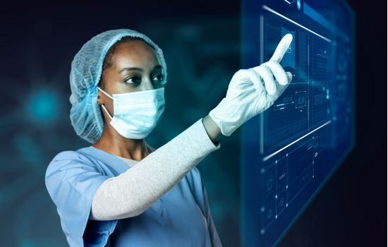 Inovação na farmácia hospitalar: como tecnologia e protocolos clínicos reduzem erros em ambientes críticos