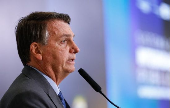 Bolsonaro veta projeto que facilitaria tratamento oral contra o câncer