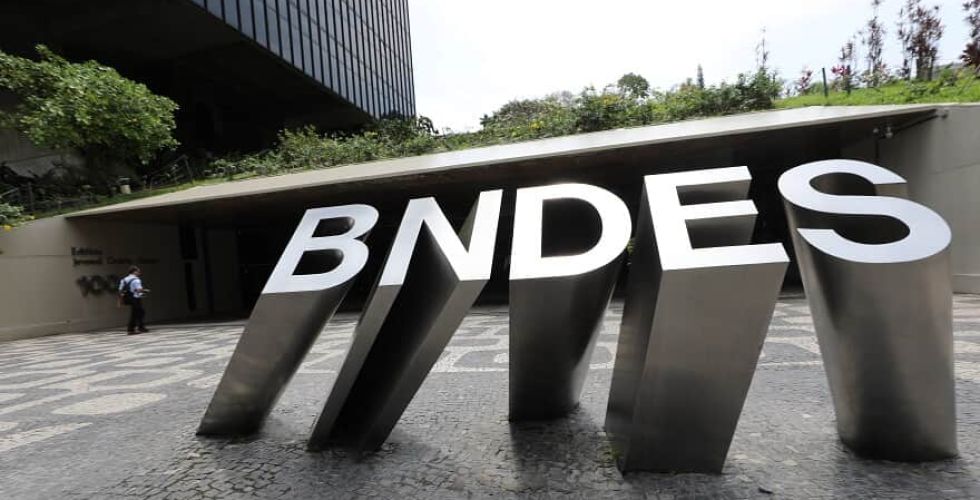 BNDES aprova valor recorde para inovação na indústria farmacêutica em 2024