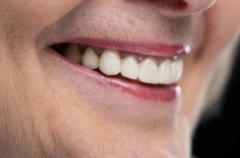 Medicamento faz crescer dentes perdidos avança para teste clínicos
