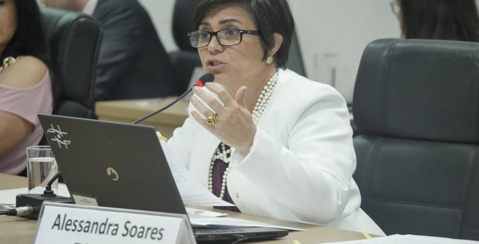 Mulher e farmacêutica chega ao seleto grupo de direção da Anvisa