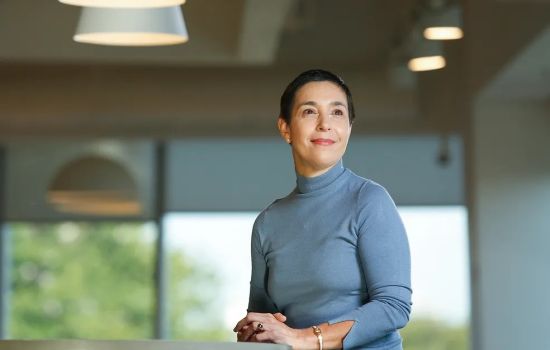 Lorice Scalise, farmacêutica e executiva da Roche Farma Brasil, é reconhecida pela Forbes entre os 10 melhores CEOs de 2025