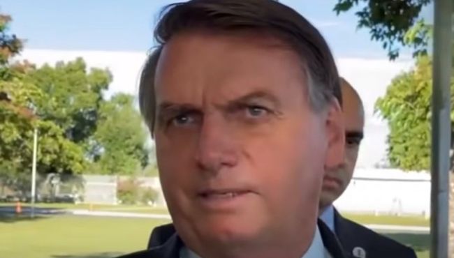 Bolsonaro defende uso de medicamento sem seguir a bula