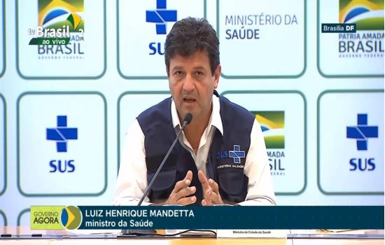 Ministro da saúde fala aos farmacêuticos: "Sejam responsáveis"