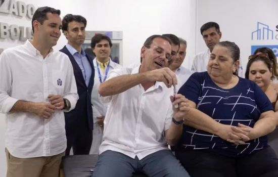 Eduardo Paes aplica primeira dose de Ozempic no SUS no Rio