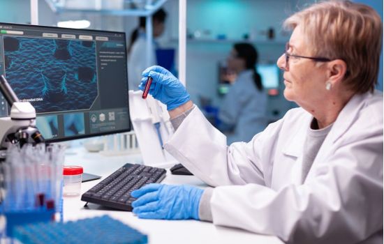 Pesquisadores brasileiros estudam medicamentos para HIV e hepatite C contra Covid-19