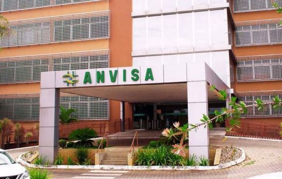 Anvisa adota IA para reforçar segurança e eficiência na análise de medicamentos