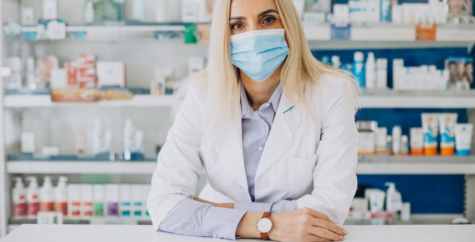 É lei: farmacêutico incapacitado por Covid-19 deve ser indenizado, mas Governo não sabe como pagar