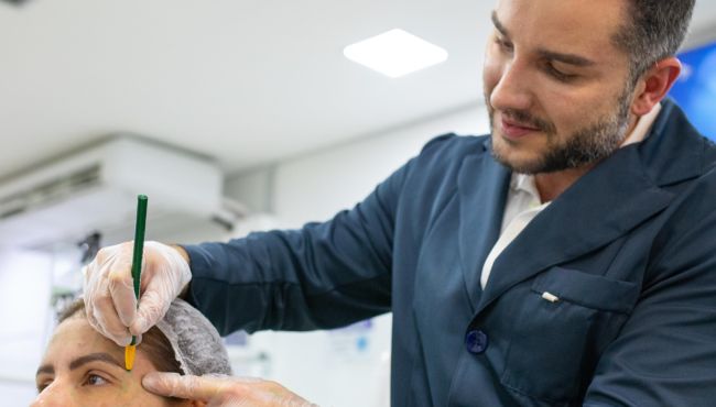 O protagonismo do farmacêutico esteta no mercado bilionário da beleza