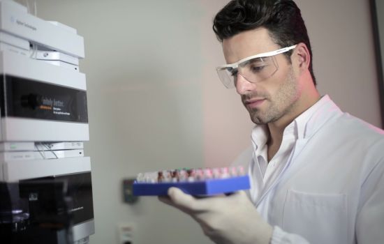 RDC 31/10 da Anvisa sobre equivalência farmacêutica e perfil de dissolução comparativo, comentada